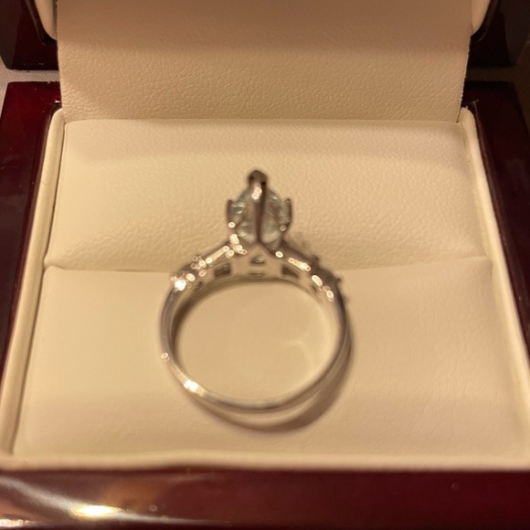 18K white gold aquamarine ring with side diamonds. - Picture 5 of 15